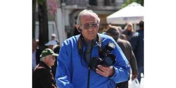 Πονάω, Χρήστο. Τα μέσα μου, φέρνουν φούρλες και οι θύμισες… κάνουν βόλτες στο χρόνο – Γράφει η Ρίτσα Σπυρίδου για τον Χρήστο Μπλέτσο