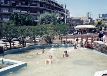 Το φωτογραφικό κλικ της ημέρας από την κεντρική πλατεία της Πτολεμαΐδας μιας άλλης εποχής!