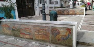 Εντυπωσιακά ψηφιδωτά απέναντι από το Λαογραφικό Μουσείο Κοζάνης!