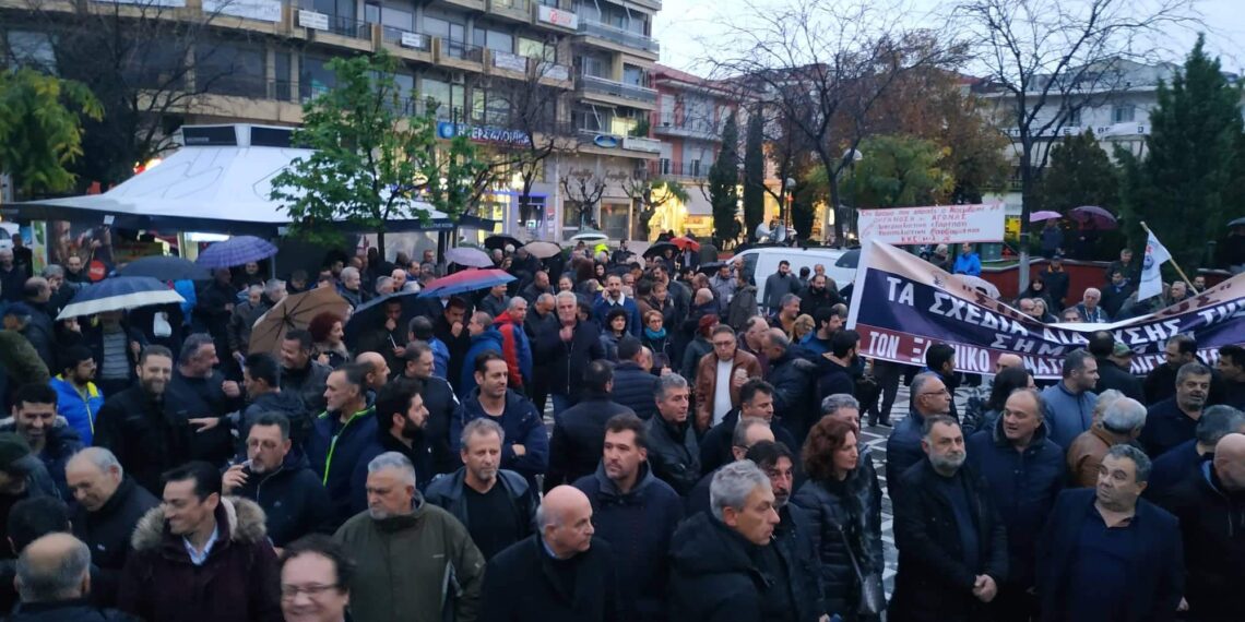 Οι πρώτες εικόνες λίγο πριν ξεκινήσει το συλλαλητήριο για τη ΔΕΗ στην Πτολεμαΐδα