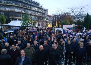 Οι πρώτες εικόνες λίγο πριν ξεκινήσει το συλλαλητήριο για τη ΔΕΗ στην Πτολεμαΐδα