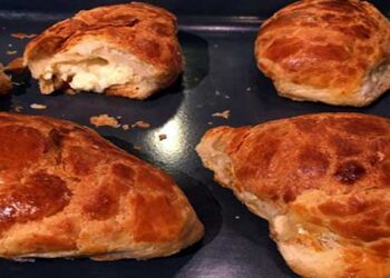 Εύκολα και νόστιμα τυροπιτάκια κουρού