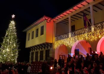 Σιάτιστα: Φωταγωγήθηκε το Χριστουγεννιάτικο δέντρο-Βίντεο