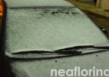 Ξεκίνησε η χιονόπτωση στην πόλη της Φλώρινας (pics)