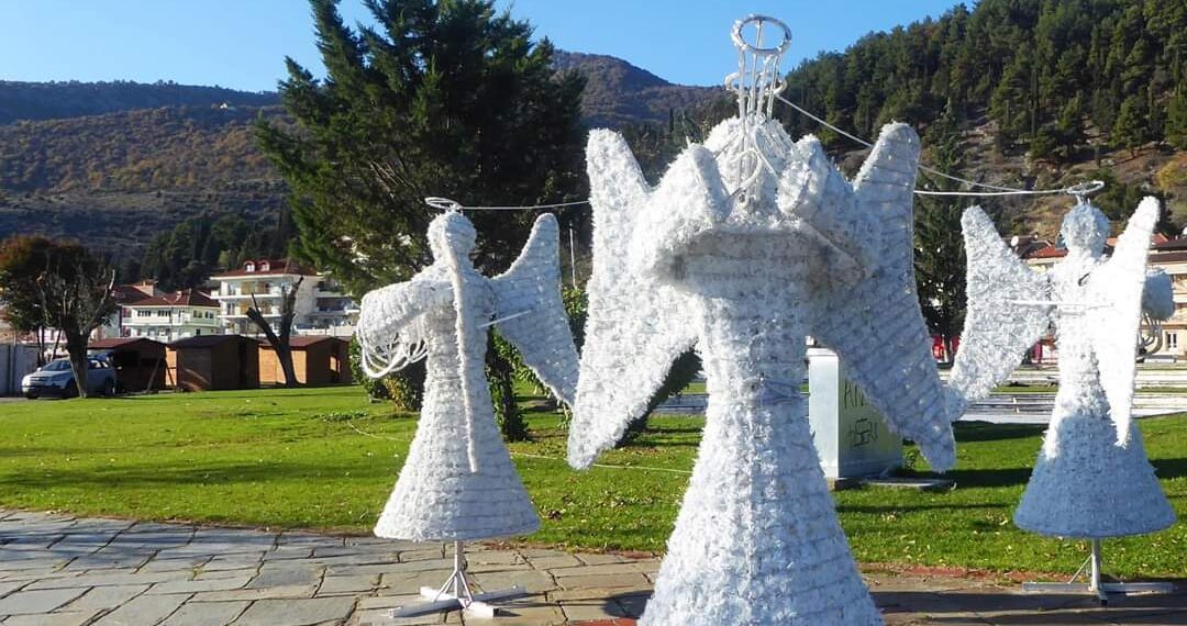 Οι πρώτες φωτογραφίες από την προετοιμασία για το χριστουγεννιάτικο στολισμό στην Καστοριά