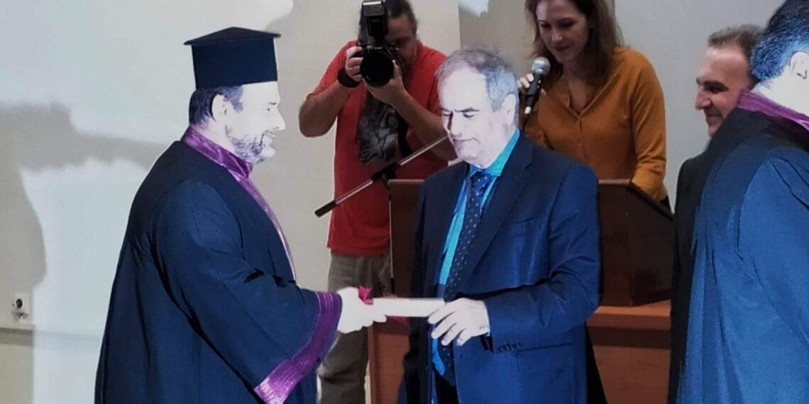 Κάτοχος Μεταπτυχιακού Διπλώματος Ειδίκευσης ‘’Ελλάδα: Εκκλησιαστική Ιστορία και Πολιτισμός’’ ο πρωτοπρεσβύτερος Λουκάς Κουρκούτας, προϊστάμενος του Ι. Ν. Γενεσίου της Θεοτόκου Πλατανορέματος, της Ιεράς Μητροπόλεως Σερβίων και Κοζάνης. του παπαδάσκαλου Κωνσταντίνου Ι. Κώστα