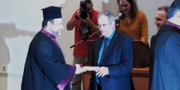 Κάτοχος Μεταπτυχιακού Διπλώματος Ειδίκευσης ‘’Ελλάδα: Εκκλησιαστική Ιστορία και Πολιτισμός’’ ο πρωτοπρεσβύτερος Λουκάς Κουρκούτας, προϊστάμενος του Ι. Ν. Γενεσίου της Θεοτόκου Πλατανορέματος, της Ιεράς Μητροπόλεως Σερβίων και Κοζάνης. του παπαδάσκαλου Κωνσταντίνου Ι. Κώστα