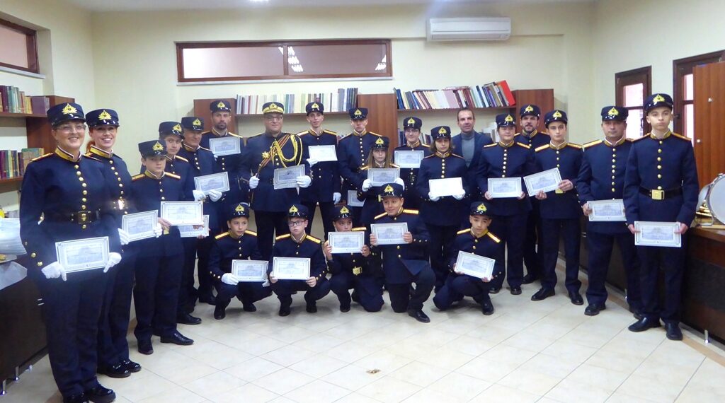 Συμβολική εκδήλωση του Δήμου Καστοριάς για τη Φιλαρμονική -Ο Γιάννης Κορεντσίδης απένειμε τιμητικούς επαίνους σε όλα τα μέλη της