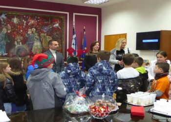 Παραδοσιακά Κάλαντα, χαρμόσυνες μελωδίες και μουσικές ευχές  για τον Δήμαρχο Καστοριάς, Γιάννη Κορεντσίδη