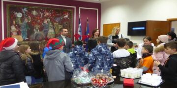 Παραδοσιακά Κάλαντα, χαρμόσυνες μελωδίες και μουσικές ευχές  για τον Δήμαρχο Καστοριάς, Γιάννη Κορεντσίδη