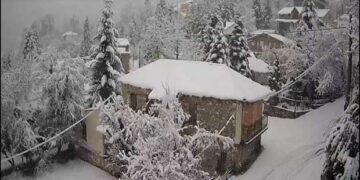 Η Σαμαρίνα στα “λευκά”! Δείτε LIVE βίντεο της χιονόπτωσης