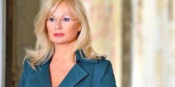 Η δίκη της υπόθεσης Κωστή Πολύζου- Τι είπε στην κατάθεσή της η δημοσιογράφος Αγγελική Νικολούλη: «Μου έκανε εντύπωση η ψυχραιμία της μητέρας όταν της είπα ότι βρέθηκε το πτώμα του Κωστή»