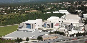 DEMO ABEE: Η πρώτη εταιρεία παγκοσμίως που παρήγαγε νοσοκομειακή αντιβίωση – σύνθετα μόρια σε πλαστικό περιέκτη        