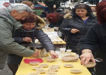 Ένα παραδοσιακό κέρασμα από τη Θρακική Εστία Εορδαίας δέχτηκαν σήμερα οι κάτοικοι της Πτολεμαΐδας στο πλαίσιο εκδήλωσης που διοργάνωσε ο Σύλλογος στην Κεντρική Πλατεία με αφορμή την αναβίωση του εθίμου της “Βαρβάρας”