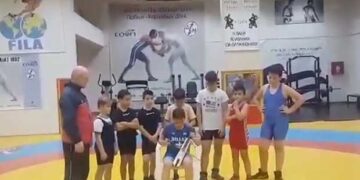 Κάλαντα στα ποντιακά από τους μικρούς παλαιστές στο Παλαιστικό Κέντρο Εορδαίας! BINTEO