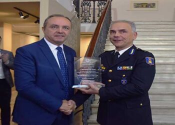 Θ. Καράογλου: “Οι πυροσβέστες και οι εθελοντικές ομάδες διδάσκουν καθημερινά την έννοια του ανθρωπισμού και της αλληλεγγύης”