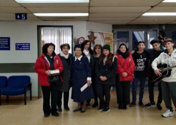 Κοντά στους ασθενείς του Μποδοσάκειου Νοσοκομείου Πτολεμαΐδας βρέθηκε το τοπικό Τμήμα του Ερυθρού Σταυρού