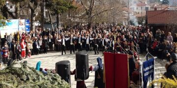 To αδιαχώρητο στη Βλάστη για τη Γουρνοχαρά – Χιλιάδες κόσμου στο χωριό σήμερα (video-φωτο)