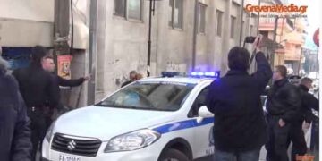 Γρεβενά: Έντονες αποδοκιμασίες από τον κόσμο στον 45χρονο και τη μητέρα του 12χρονου κοριτσιού (video)