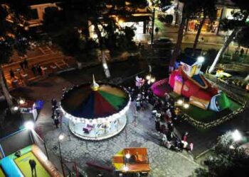 Καρουζέλ, τραμπολίνο, τρενάκι και το υποδηματοποιείο των ξωτικών στο Παλιό Πάρκο Πτολεμαΐδας – Πανέμορφες φωτογραφίες του Στέφανου Καραβάνη!