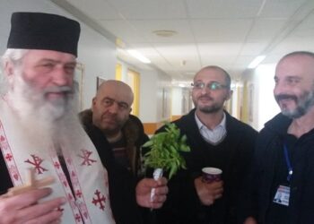 Στους ασθενείς του Μποδοσάκειου Νοσοκομείου Πτολεμαΐδας ο Πρωτοσύγκελος Νικηφόρος Μανάδης