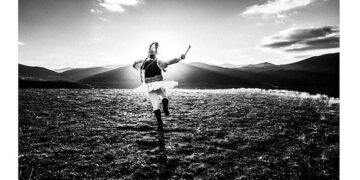 Τα χωριά της Κοζάνης ζουν στους ρυθμούς των Μωμόγερων – Τετράλοφος και Άγιος Δημήτριος άνοιξαν την αυλαία (βίντεο)