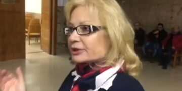 Η Αγγελική Νικολούλη από την Κοζάνη για την εκδίκαση σε δεύτερο βαθμό της υπόθεσης δολοφονίας του Κωστή Πολύζου -“Πιστεύω ακράδαντα ότι εκείνο το βράδυ εκείνο το παιδί μπήκε για να κοιμηθεί και δεν βγήκε ποτέ ζωντανό”  (VIDEO)