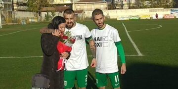 Το πιο όμορφο γκολ της ζωής του στη καρδιά της αγαπημένης του πέτυχε ο Θόδωρος Σιδηρόπουλος – Πρόταση γάμου σε γήπεδο στην Πτολεμαΐδα! (Βίντεο)