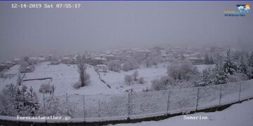 Πυκνή χιονόπτωση στη Σαμαρίνα Γρεβενών – Όμορφες εικόνες!