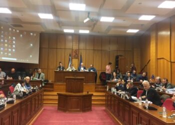 Κόντρα υψηλών τόνων και προσωπικών αναφορών μεταξύ Κασαπίδη- Καρυπίδη: «Επιλέξτε αν θα συμβάλετε με προτάσεις ή θα μείνετε στο φανταστικό σας κόσμο»- «Όλα όσα αναφέρατε τα χειρίστηκε το κεντρικό κράτος, ήσασταν βουλευτής 15 χρόνια»