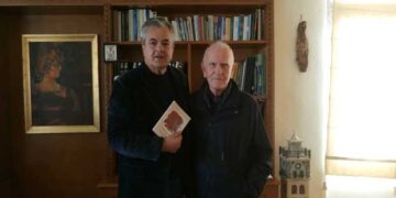 Το νέο συγγραφικό έργο του αφιέρωσε στον Αντιπεριφερειάρχη της Π.Ε. Κοζάνης Γρηγόρη Τσιούμαρη, ο Δρ. Κοιν. και Επιστημών Συμπεριφοράς Θεόδωρος Κωνσταντινίδης