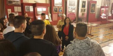 Καλλιόπη Βέττα: Μαθητές Γυμνασίων Πτολεμαΐδας, Περδίκκα και Ανατολικού στο Ελληνικό Κοινοβούλιο