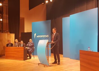 Μητσοτάκης: “Αδιαπραγμάτευτη η γραβάτα στη Βουλή”