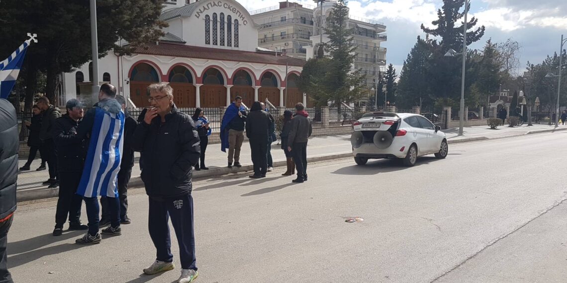 Μεγάφωνα επιστράτευσαν για να ακουστούν μέχρι την εκδήλωση της ορκωμοσίας οι Πτολεμαίοι Μακεδόνες