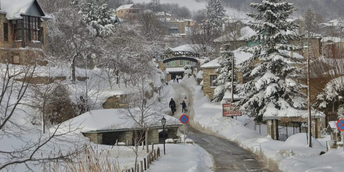 Η μαγική φωτογραφική λήψη του χιονισμένου Νυμφαίου που θυμίζει κάτι από… Ελβετία!