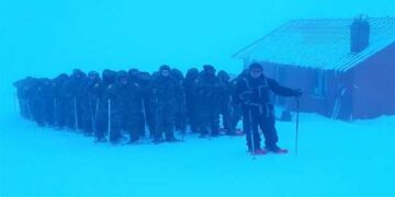 Οι Ευέλπιδες εκπαιδεύονται στα χιόνια – Εντυπωσιακές φωτογραφίες!