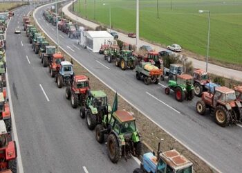 Οι αγρότες απειλούν να κόψουν την Ελλάδα στα δύο -Τους καλεί σε διάλογο η κυβέρνηση