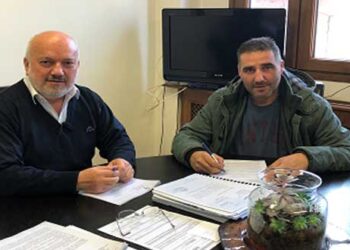 Δήμος Αμυνταίου: Εργασίες αντικατάστασης χλοοτάπητα στο γήπεδο 5Χ5 στο Ξινό Νερό Αμυνταίου