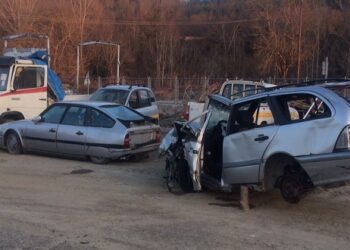 Απομάκρυνση εγκαταλελειμμένων οχημάτων από τον Δήμο Γρεβενών