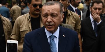 Η Άγκυρα επικήρυξε με 700.000 ευρώ καθέναν από τους 8 Τούρκους στρατιωτικούς