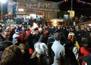 Κοζάνη: Όταν τα χάλκινα παίζουν το δημοφιλές “Bella Ciao” στο φανό Πηγάδ’ απ’ το Κεραμαριό και γίνεται χαμός! (video)