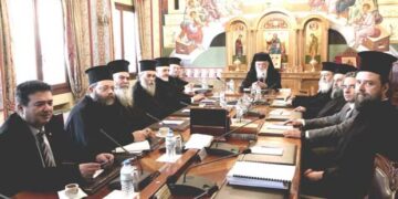 Mένουν, αλλά «φεύγουν» από το Δημόσιο οι 10.000 ιερείς