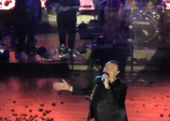 Ο μοναδικός Λευτέρης Πανταζής ξεσήκωσε τους πάντες στον χορό της Ένωσης Αστυνομικών Υπαλλήλων Γρεβενών 2019 (εικόνες + video)