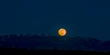 Το πανέμορφο φωτογραφικό κλικ της ημέρας με την Υπερ-Σελήνη: Πανσέληνος στην Πτολεμαΐδα!