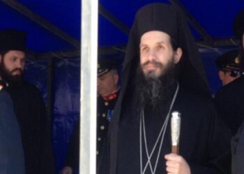 Παρέλαση Καστοριάς: Αποθεώθηκε ο νέος Μητροπολίτης Σισανίου και Σιατίστης