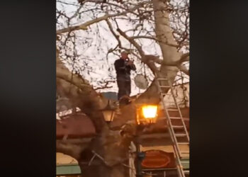 Οι Βελβεντινοί γλεντούν για την αυτονομία τους! Το κλαρίνο με το “Μακεδονία Ξακουστή” και τα τραγούδια -VIDEO