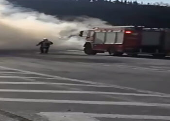 Σιάτιστα: Φωτιά εν κινήσει σε φορτηγό που μετέφερε άχυρο, στη “Μπάρα” – ΔΕΙΤΕ ΒΙΝΤΕΟ