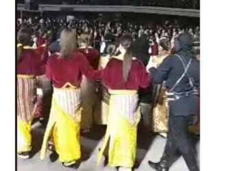 “Σείστηκε” από τους ποντιακούς χορούς η κεντρική πλατεία Κοζάνης! (video)