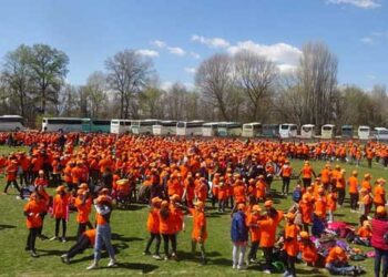 Καστοριά: 1.702 παιδιά στο «Το παζλ του αυτισμού» για το Ρεκόρ Γκίνες (φωτογραφίες – βίντεο)