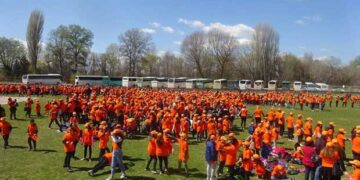 Καστοριά: 1.702 παιδιά στο «Το παζλ του αυτισμού» για το Ρεκόρ Γκίνες (φωτογραφίες – βίντεο)